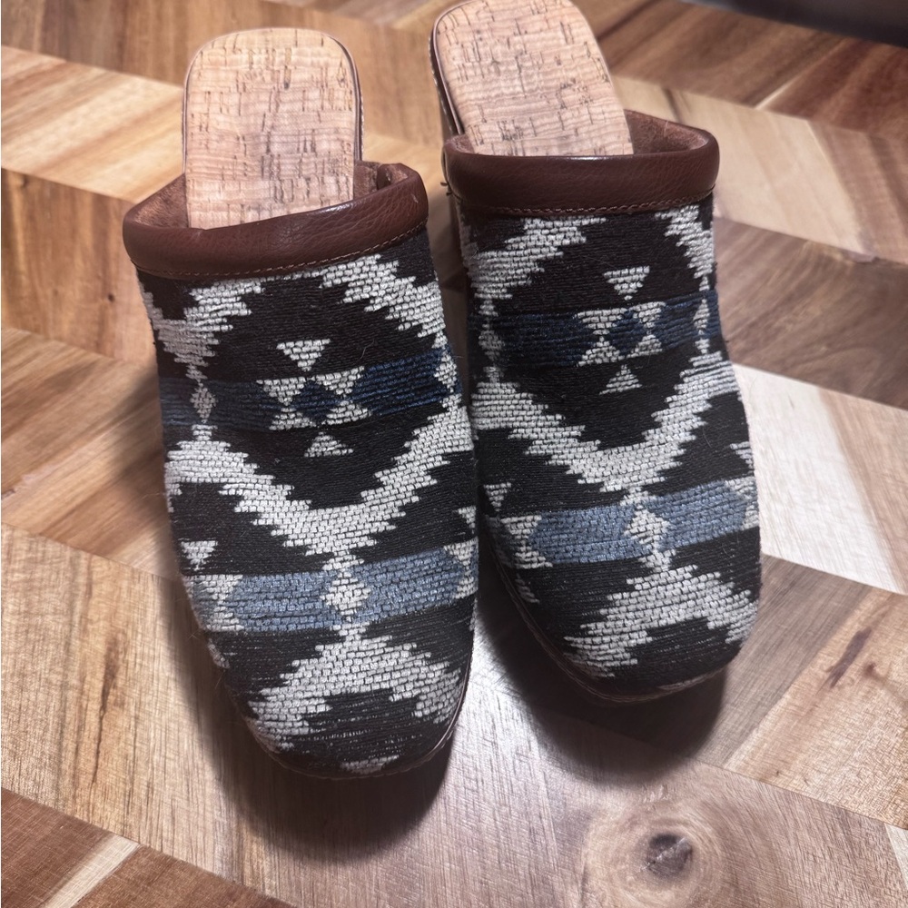 Kork-Ease Black,Blue and Gray Patterned Mules